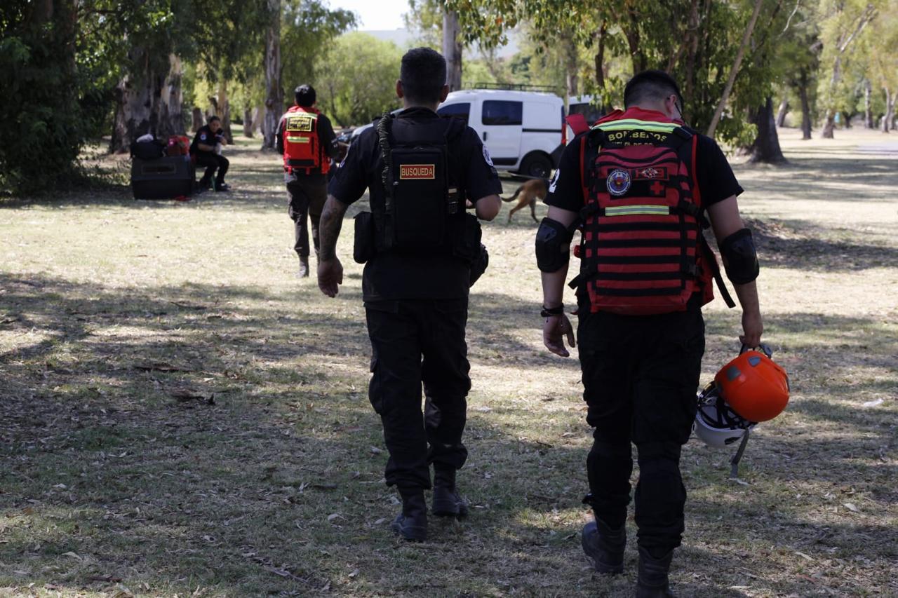 Práctica de búsqueda y rescate de la Unidad K9 de Bomberos Vuelta de Rocha
